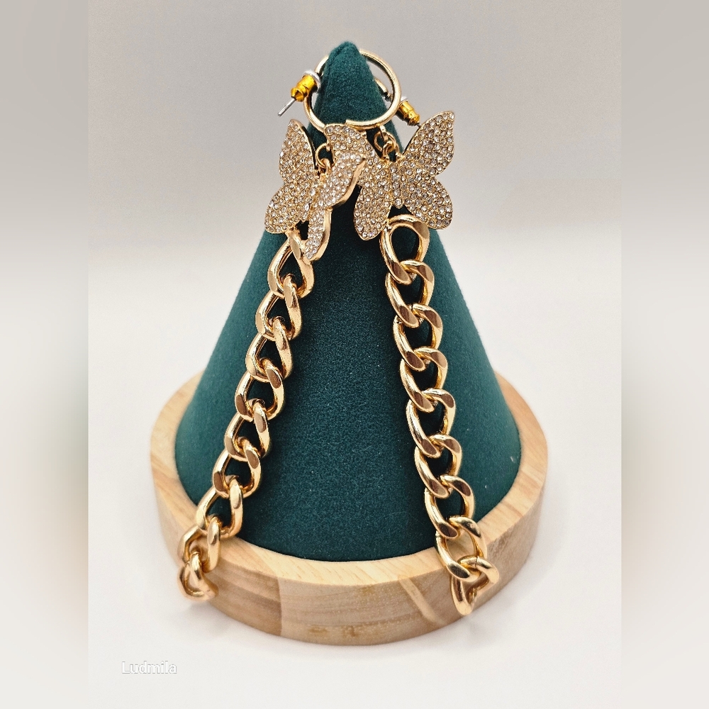 Gold-toned‎ butterfly earrings. Unbranded